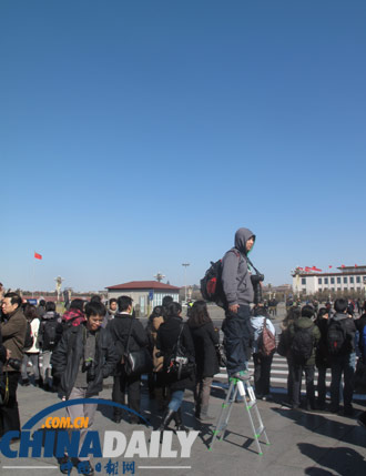 兩會花絮：記者跑兩會[組圖]