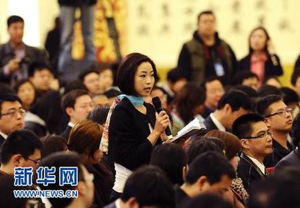 氣質女記者驚艷兩會