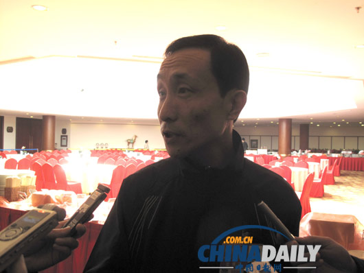 鞏漢林：文化人的修養(yǎng)和道德起決定作用 價值觀和責(zé)任感決定走多遠(yuǎn)