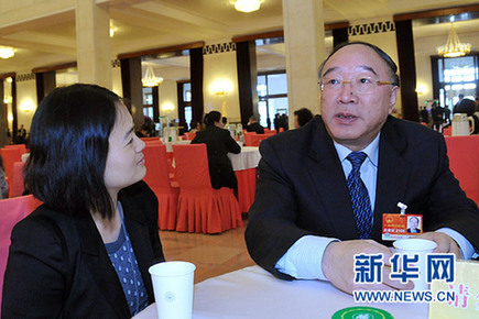 大會(huì)堂里“堵”省長