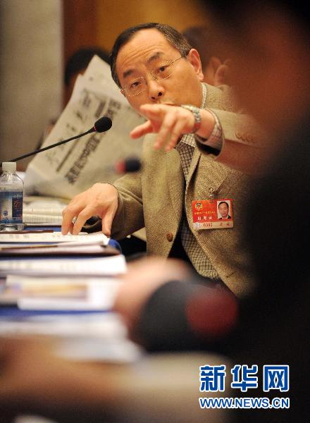 (兩會抓拍)熱議