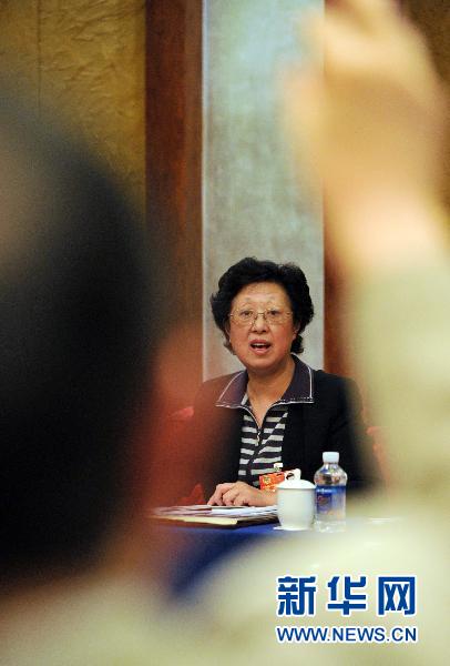 (兩會抓拍)熱議