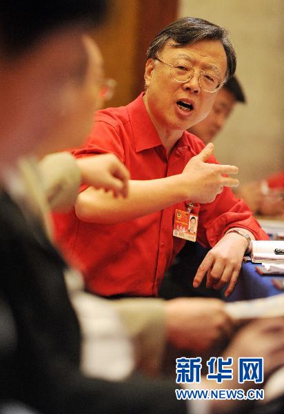 (兩會抓拍)熱議