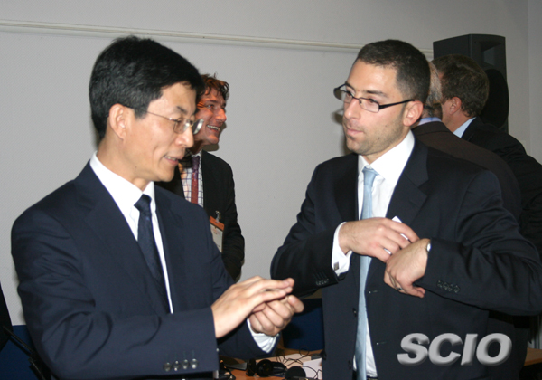 中英雙方代表交流