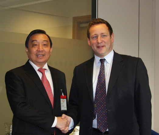 王晨會(huì)見(jiàn)艾德·韋澤