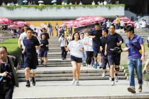 大運火炬傳遞模擬演練在深大舉行