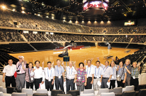 市民參觀大運(yùn)場(chǎng)館感受變化