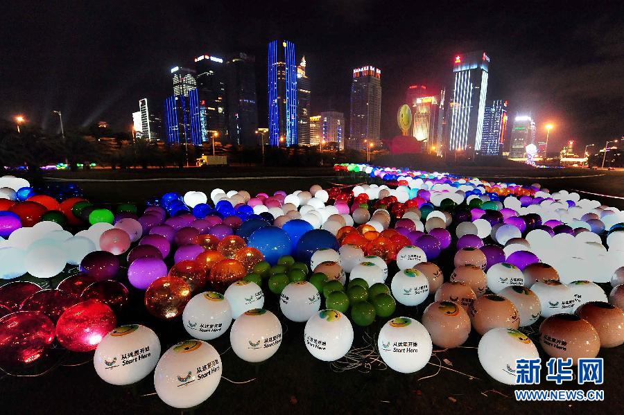 絢麗“大運(yùn)”夜 璀璨深圳灣