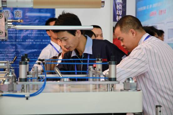 光電平板展精彩迭出