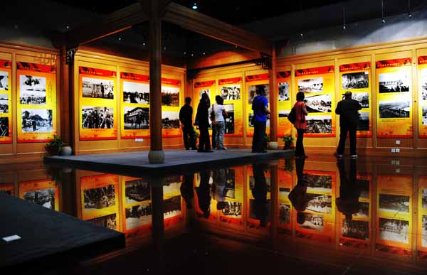 紀(jì)念辛亥革命100周年大型圖片展在韶山開展