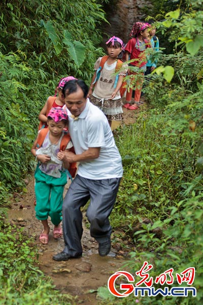 最美鄉(xiāng)村教師李修雄:大山的孩子讓我留下來