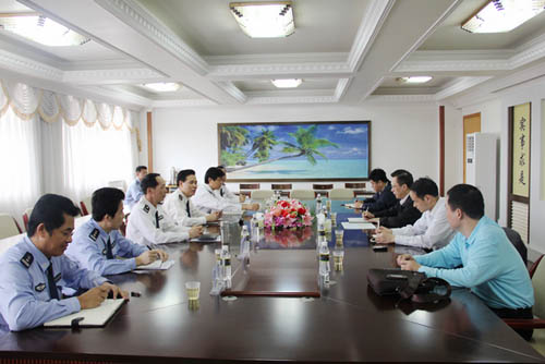 迎接博鰲論壇 公安部督察專員到海口邊檢總站指導(dǎo)工作(圖)