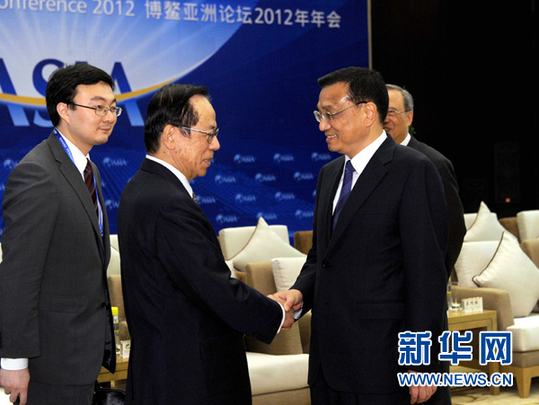 李克強(qiáng)與博鰲亞洲論壇理事會(huì)和咨詢委員會(huì)成員集體會(huì)見并座談