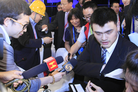 姚明博鰲亞洲論壇青年領袖圓桌會議定義“幸福”