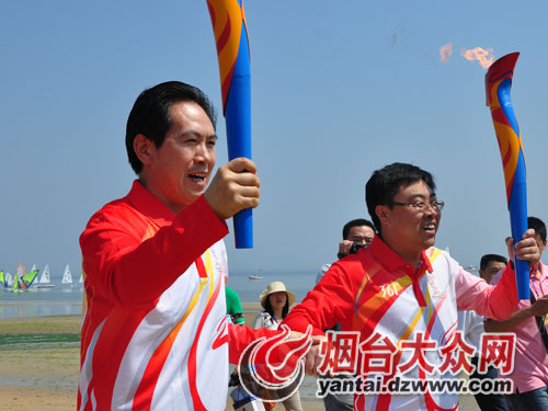 亞沙會火炬今日在煙臺傳遞 奧運冠軍邢傲偉第一棒