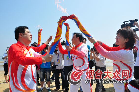 亞沙會火炬今日在煙臺傳遞 奧運冠軍邢傲偉第一棒
