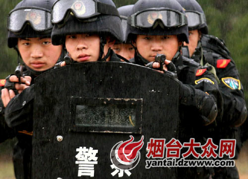煙臺武警苦練硬功 為海陽亞沙會保駕護航