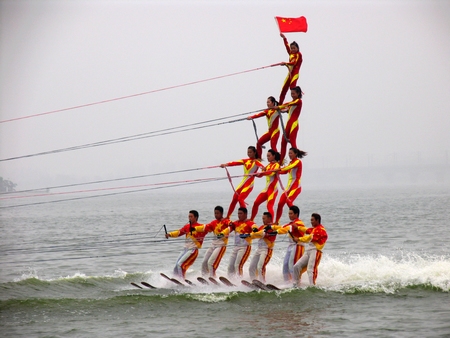 “魅力蘭山杯”2011中美澳藝術(shù)滑水對(duì)抗賽臨沂開賽