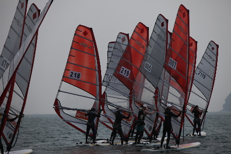 積極備戰的帆板隊員們！