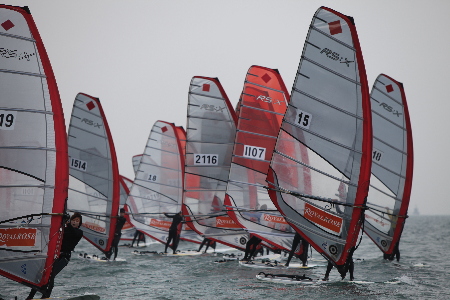 積極備戰的帆板隊員們！