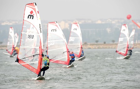 首屆帆板大獎賽精彩瞬間（組圖）