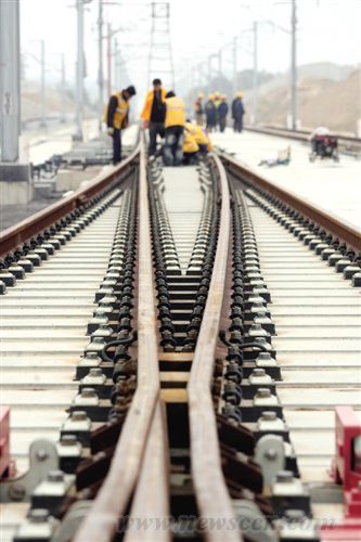 鐵道部尋求突破發(fā)債規(guī)模紅線 相關(guān)部門正在研究