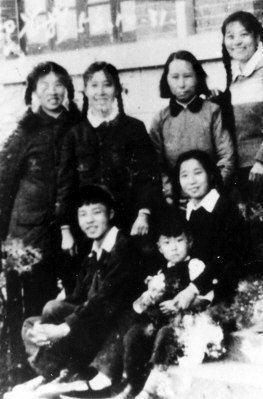 老照片還原瀟灑雷鋒:可愛調皮的時髦男孩