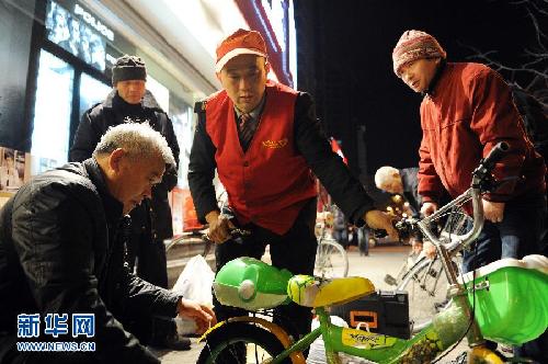 一個(gè)義務(wù)修車師傅26年的風(fēng)雨堅(jiān)守