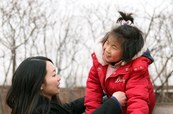 中國日報社赴北京太陽村開展學(xué)雷鋒活動