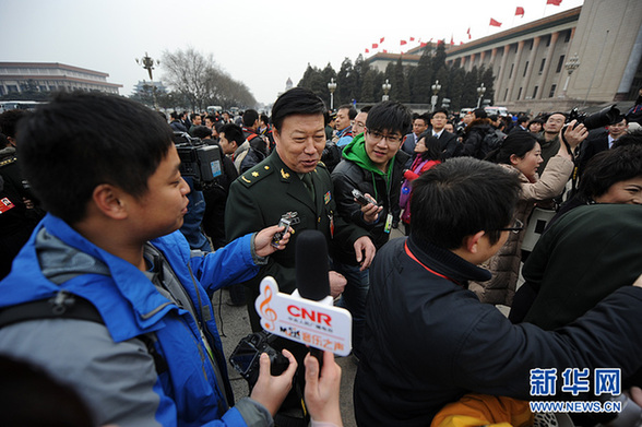 政協委員遭遇記者圍堵采訪