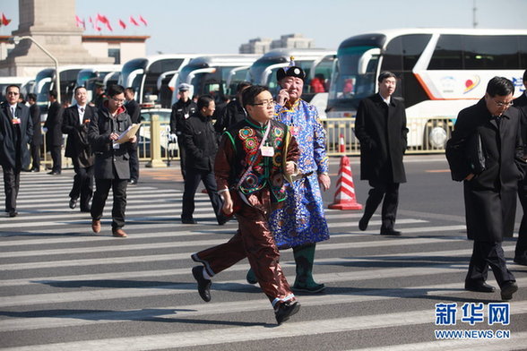 “奔跑哥”凌波微步上兩會