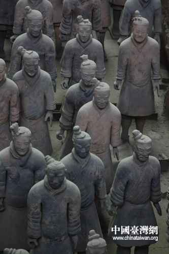 網媒記者走近秦始皇陵兵馬俑 感嘆華夏奇跡
