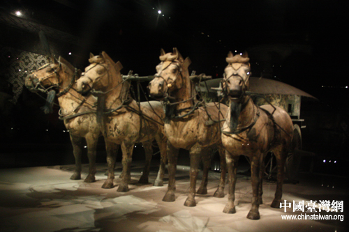 網媒記者走近秦始皇陵兵馬俑 感嘆華夏奇跡