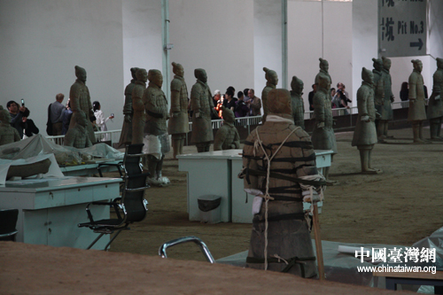 網媒記者走近秦始皇陵兵馬俑 感嘆華夏奇跡