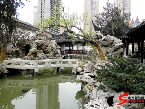 西部百億元村東嶺村百姓免費上學住房年年分紅