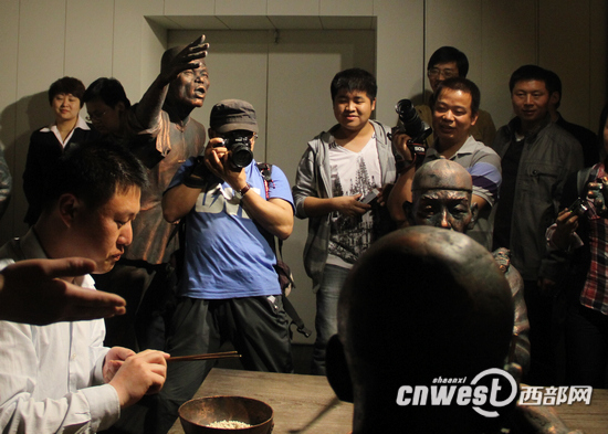 網(wǎng)媒編輯記者在老孫家:以“掰饃”的名義戰(zhàn)斗