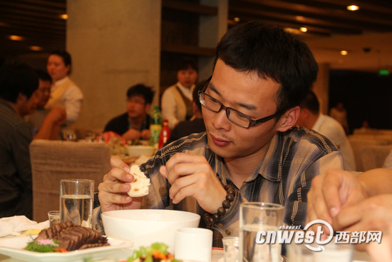 網(wǎng)媒編輯記者在老孫家:以“掰饃”的名義戰(zhàn)斗