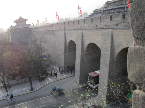 感受西安古城墻 聆聽千年歷史的回音