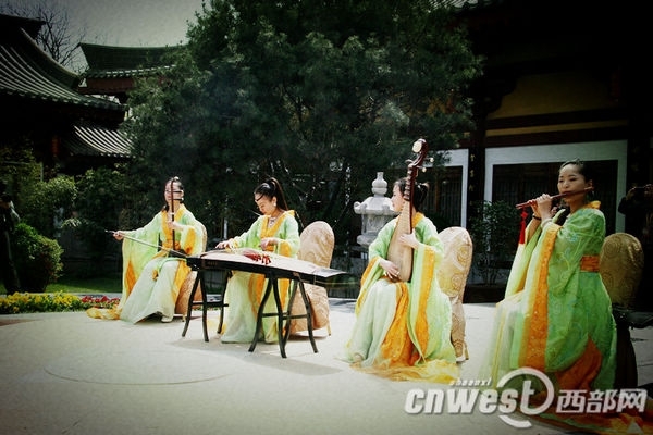 網(wǎng)媒陜西行記者:大唐博相府視聽味覺的三重享受