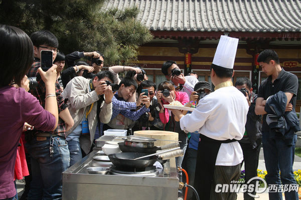 網(wǎng)媒陜西行記者:大唐博相府視聽味覺的三重享受