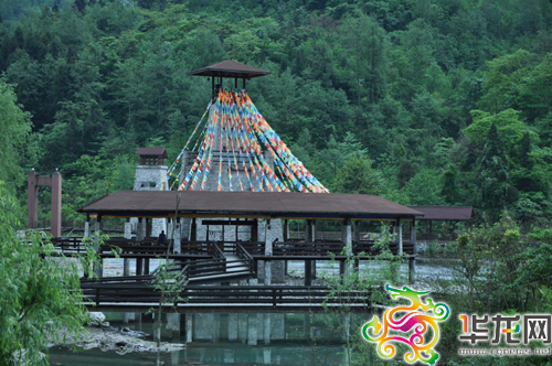 水鄉(xiāng)藏寨 震區(qū)中崛起的4A級(jí)景區(qū)