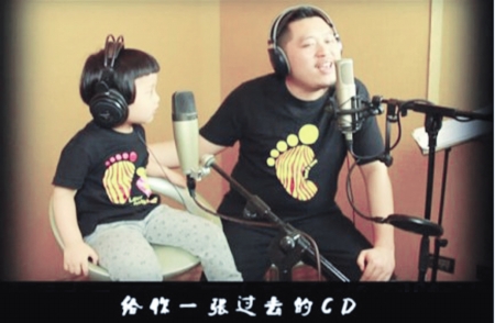 超萌父女對唱版《因為愛情》走紅