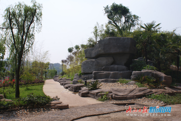 甜城湖:兩岸風光美如畫