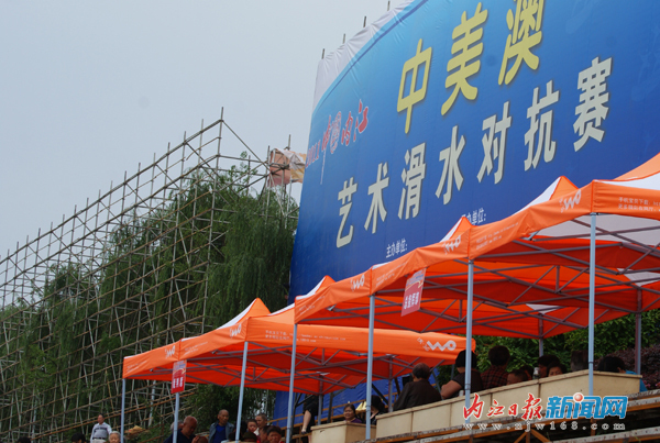 甜城湖：兩岸風光美如畫