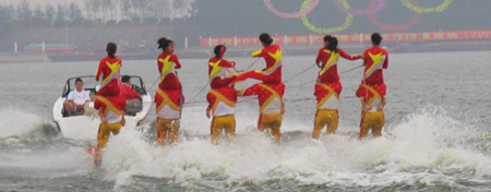 中國運動員試水沂河