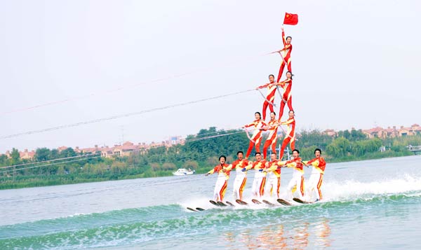 中澳藝術滑水賽膠州開賽 冷門項目逐漸為人熟知