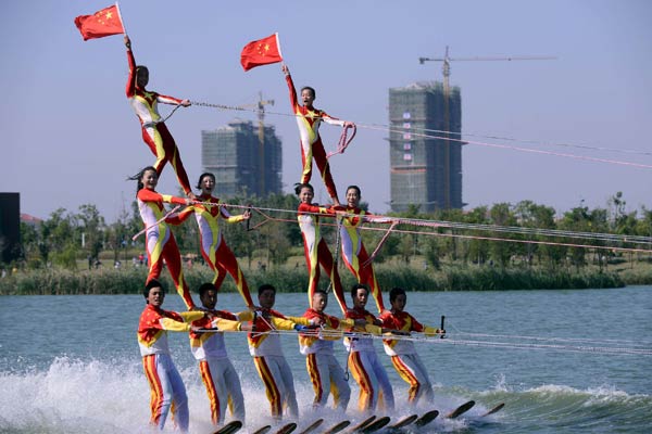 組圖：中澳滑水膠州賽閉幕 高難跳躍滑水吸眼球