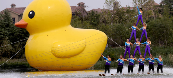 中美澳藝術滑水對抗賽十一上演“三國演義”