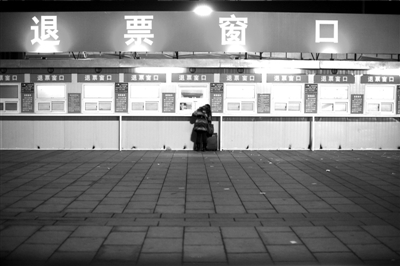 記者幫您解析“春運購票” 走訪調查203人僅半數購得火車票