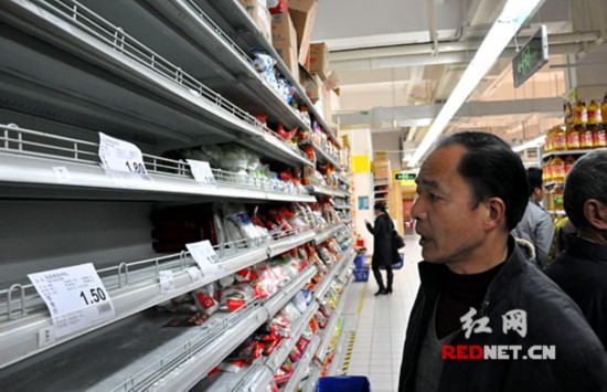 盤點十大網絡謠言 軍車進京、搶鹽風波上榜